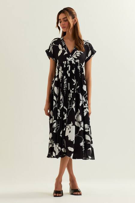 Buy Label Earthen Black Viscose, Silk, Crepe V-neck Bosona Night Lily Print Midi Dress Online at Aza Fashions Buy_Label Earthen_Black Viscose, Silk, Crepe V-neck Bosona Night Lily Print Midi Dress _Online_at_Aza_Fashions
