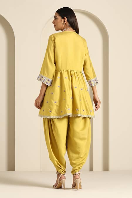 Shop_Wazir C_Yellow Muslin Embroidery V-neck Thread Aari Peplum Kurta With Dhoti Pant _at_Aza_Fashions