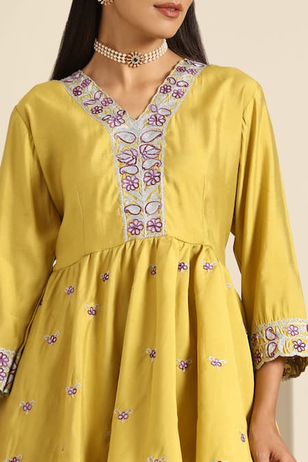 Wazir C_Yellow Muslin Embroidery V-neck Thread Aari Peplum Kurta With Dhoti Pant _Online_at_Aza_Fashions