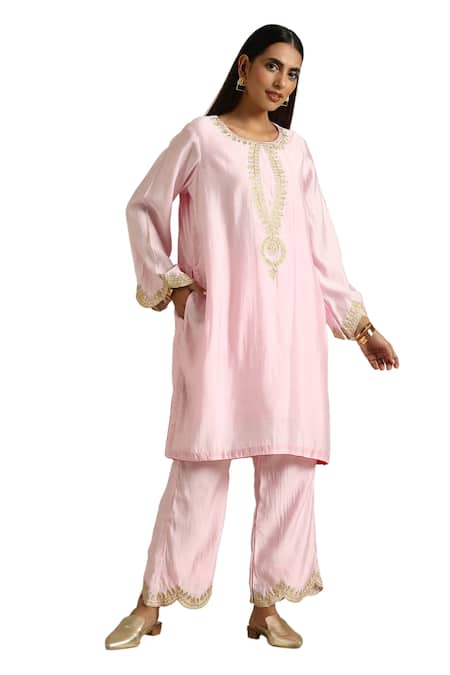 Buy Wazir C Pink Organza, Muslin Embroidery Round Neck Floral Thread Kurta Pant Set Buy_Wazir C_Pink Organza, Muslin Embroidery Round Neck Floral Thread Kurta Pant Set