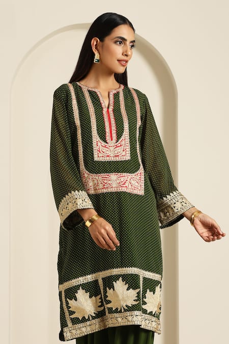 Wazir C_Green Crepe, Georgette Embroidery Split V-neck Paisley Tilla Kurta Pant Set _Online_at_Aza_Fashions