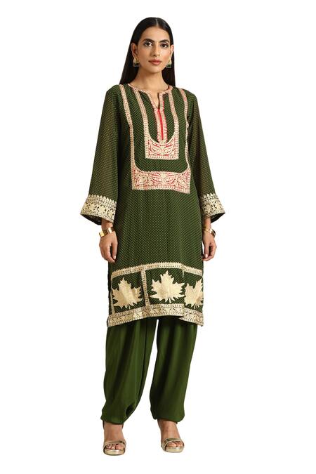 Buy Wazir C Green Crepe, Georgette Embroidery Split V-neck Paisley Tilla Kurta Pant Set Online at Aza Fashions Buy_Wazir C_Green Crepe, Georgette Embroidery Split V-neck Paisley Tilla Kurta Pant Set _Online_at_Aza_Fashions