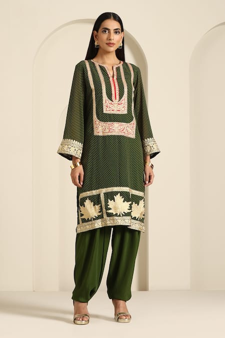 Shop_Wazir C_Green Crepe, Georgette Embroidery Split V-neck Paisley Tilla Kurta Pant Set _Online_at_Aza_Fashions