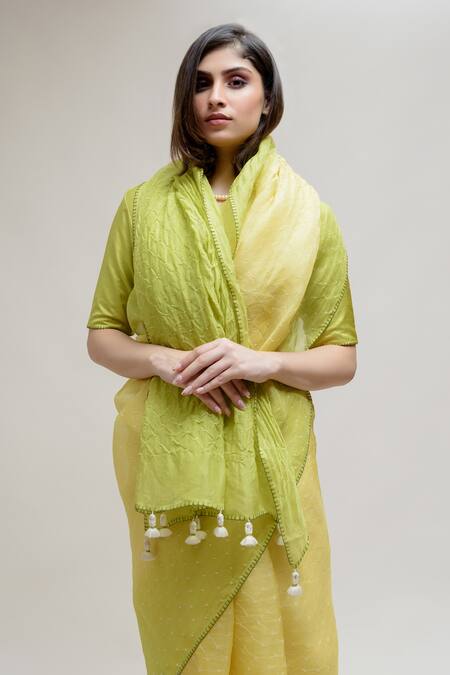 Naina Jain_Green Organza Tassels, Embroidery V-neck Hand Hem Bandhani Saree With Blouse _at_Aza_Fashions