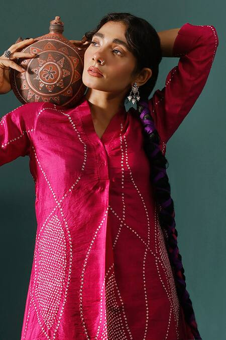 Buy Naina Jain Pink Silk Embroidery V-neck Bandhani Maze Pattern Kurta With Pant Online at Aza Fashions Buy_Naina Jain_Pink Silk Embroidery V-neck Bandhani Maze Pattern Kurta With Pant _Online_at_Aza_Fashions