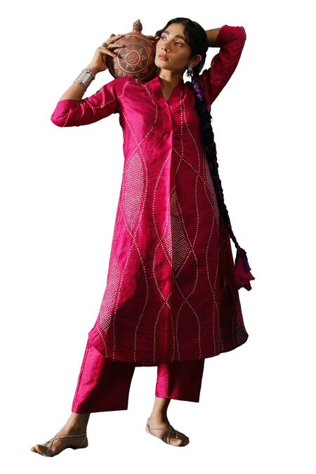 Shop Naina Jain Pink Silk Embroidery V-neck Bandhani Maze Pattern Kurta With Pant Online at Aza Fashions Shop_Naina Jain_Pink Silk Embroidery V-neck Bandhani Maze Pattern Kurta With Pant _Online_at_Aza_Fashions