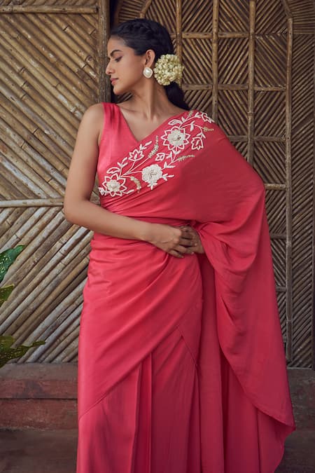 Megha Pitti Red Satin, Crepe Cut Work, Beads, Floral Cutdana Embroidered Pre-stitched Saree at Aza Fashions Megha Pitti_Red Satin, Crepe Cut Work, Beads, Floral Cutdana Embroidered Pre-stitched Saree _at_Aza_Fashions