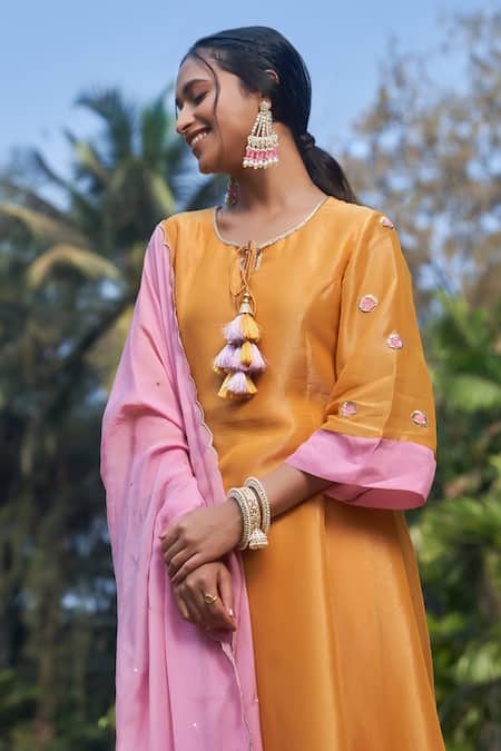 Megha Pitti_Yellow Organza, Tissue Tassels, Embroidery Keyhole Neck Floral Sleeve Kurta Set _at_Aza_Fashions