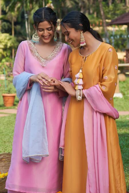 Shop_Megha Pitti_Yellow Organza, Tissue Tassels, Embroidery Keyhole Neck Floral Sleeve Kurta Set 