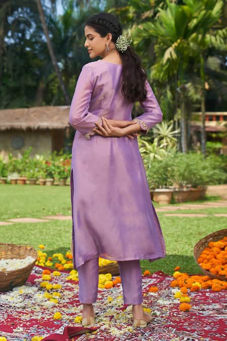 Megha Pitti Scallop Neckline Embroidered Kurta Set 