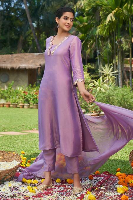 Buy_Megha Pitti_Purple Tissue, Satin Embroidery, Zari V-neck Scallop Neckline Kurta Set _Online_at_Aza_Fashions