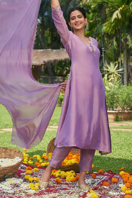 Shop_Megha Pitti_Purple Tissue, Satin Embroidery, Zari V-neck Scallop Neckline Kurta Set _Online_at_Aza_Fashions
