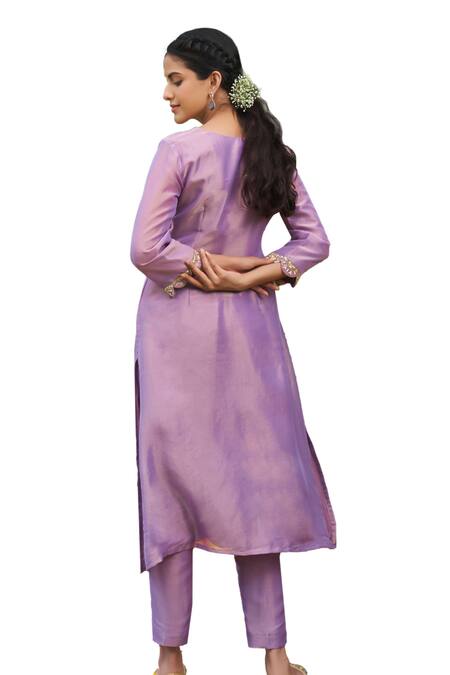 Megha Pitti_Purple Tissue, Satin Embroidery, Zari V-neck Scallop Neckline Kurta Set _at_Aza_Fashions