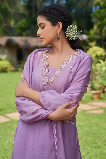 Shop_Megha Pitti_Purple Tissue, Satin Embroidery, Zari V-neck Scallop Neckline Kurta Set 