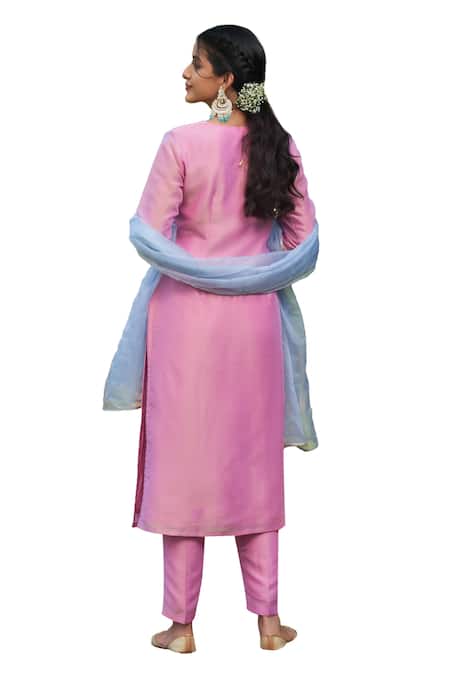 Megha Pitti Pink Tissue, Chanderi Sequins V-neck Neckline Embroidered Kurta Set at Aza Fashions Megha Pitti_Pink Tissue, Chanderi Sequins V-neck Neckline Embroidered Kurta Set _at_Aza_Fashions