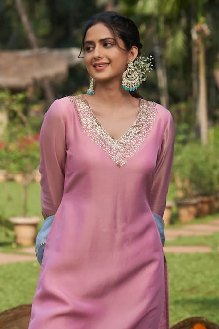 Buy Megha Pitti Pink Tissue, Chanderi Sequins V-neck Neckline Embroidered Kurta Set Buy_Megha Pitti_Pink Tissue, Chanderi Sequins V-neck Neckline Embroidered Kurta Set