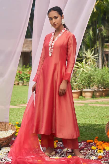 Buy_Megha Pitti_Red Tissue Embroidery, Cut Work V-neck Floral Neckline Anarkali Set _Online_at_Aza_Fashions