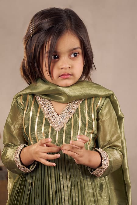 Shop Vivedkids Green Tissue, Crepe Gota Patti Embellished Accordion Pleated Anarkali Set Online at Aza Fashions Shop_Vivedkids_Green Tissue, Crepe Gota Patti Embellished Accordion Pleated Anarkali Set _Online_at_Aza_Fashions