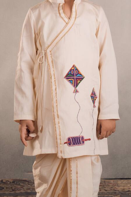Shop Vivedkids Off White Cotton Applique, Gota Kite Embroidered Angarkha Kurta With Dhoti Shop_Vivedkids_Off White Cotton Applique, Gota Kite Embroidered Angarkha Kurta With Dhoti
