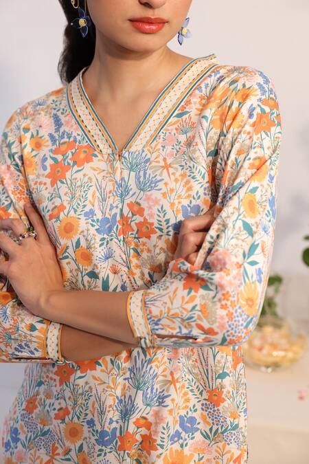 Buy_Baise Gaba_Off White Rayon, Chiffon Embroidery, Tassels Freesia Floral Print Kurta Pant Set 
