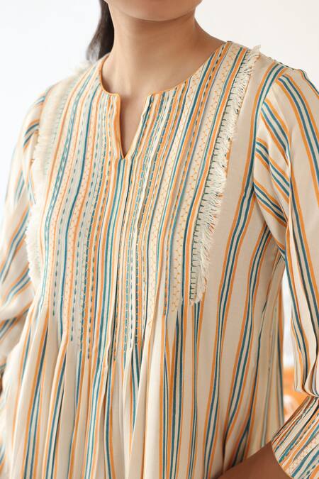 Buy_Baise Gaba_Off White Rayon Embroidery Split V-neck Sepia Stripe Print Kurta With Pant 