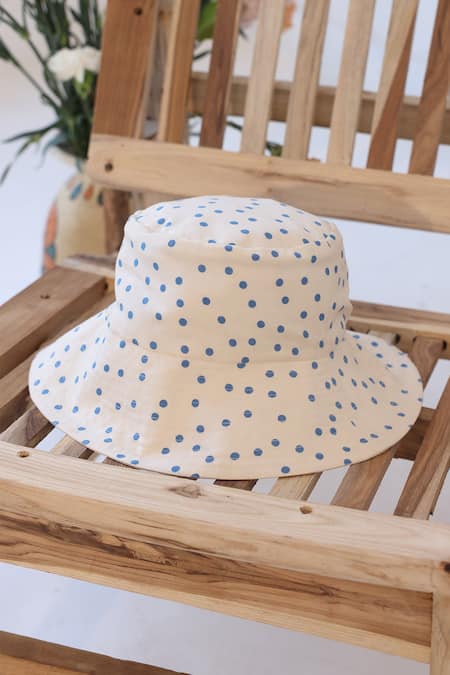Shop Baise Gaba Off White Minimist Printed Reversible Bucket Hat at Aza Fashions Shop_Baise Gaba_Off White Minimist Printed Reversible Bucket Hat _at_Aza_Fashions