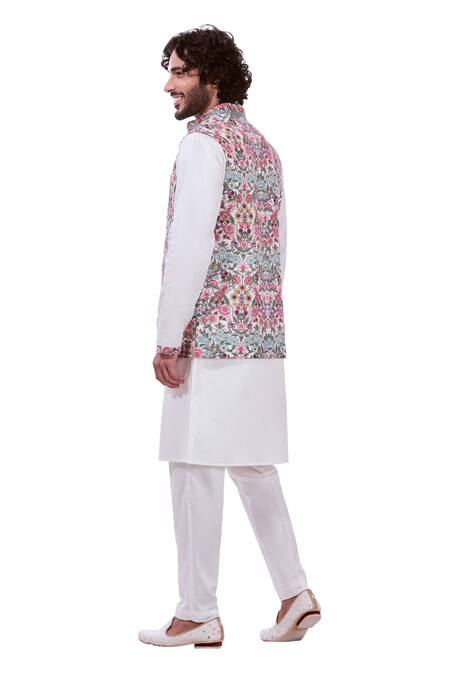 Taroob White Fine Wool Embroidery Thread Floral Bundi And Kurta Set Online at Aza Fashions Taroob_White Fine Wool Embroidery Thread Floral Bundi And Kurta Set_Online_at_Aza_Fashions