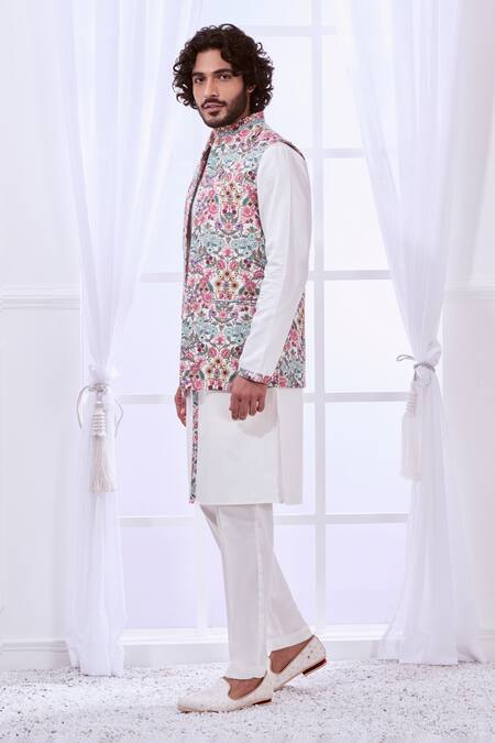 Shop Taroob White Fine Wool Embroidery Thread Floral Bundi And Kurta Set Online at Aza Fashions Shop_Taroob_White Fine Wool Embroidery Thread Floral Bundi And Kurta Set_Online_at_Aza_Fashions