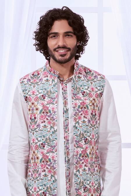 Taroob White Fine Wool Embroidery Thread Floral Bundi And Kurta Set at Aza Fashions Taroob_White Fine Wool Embroidery Thread Floral Bundi And Kurta Set_at_Aza_Fashions