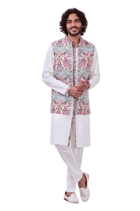 Shop Taroob White Fine Wool Embroidery Thread Floral Bundi And Kurta Set Shop_Taroob_White Fine Wool Embroidery Thread Floral Bundi And Kurta Set