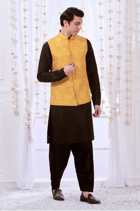 Taroob Dori Embroidered Bundi & Kurta Set 