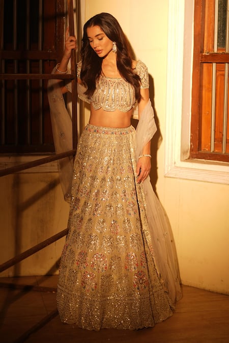 Buy Osaa By Adarsh White Silk Floral, Pearl, Zardozi Round Embroidered Bridal Lehenga Set Buy_Osaa By Adarsh_White Silk Floral, Pearl, Zardozi Round Embroidered Bridal Lehenga Set