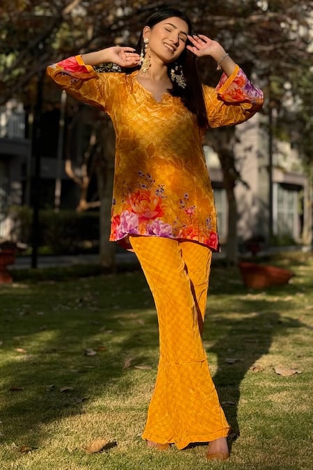 Be Chic Dewdrop Flora Print Top With Bootcut Pant 