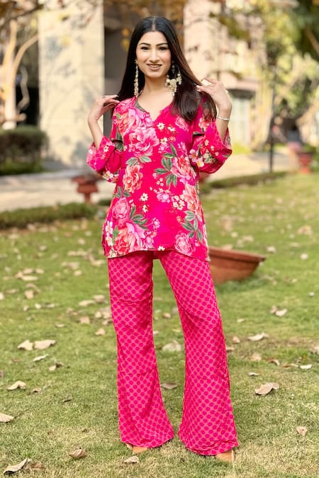 Be Chic Pink Natural Crepe Print Orchid Flora Notched Top With Bootcut Pant 