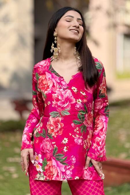 Be Chic Pink Crepe Collared Orchid Flora Print Top With Bootcut Pant Online at Aza Fashions Be Chic_Pink Crepe Collared Orchid Flora Print Top With Bootcut Pant _Online_at_Aza_Fashions