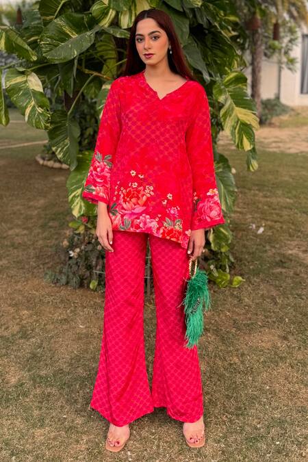 Buy Be Chic Pink Crepe Collared Plumeria Flora Print Top With Bootcut Pant Online at Aza Fashions Buy_Be Chic_Pink Crepe Collared Plumeria Flora Print Top With Bootcut Pant _Online_at_Aza_Fashions