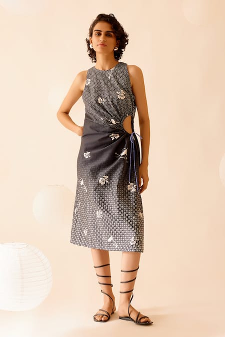 Bunka Black Cotton Satin Embroidery Round Neck Pia Floral Pattern Midi Dress 