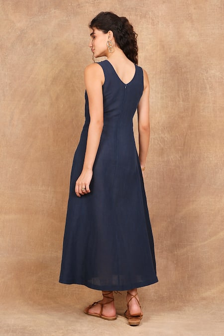 Shop The Right Cut Blue Linen Embroidery V-neck Persian Cutwork Leaf Maxi Dress at Aza Fashions Shop_The Right Cut_Blue Linen Embroidery V-neck Persian Cutwork Leaf Maxi Dress _at_Aza_Fashions