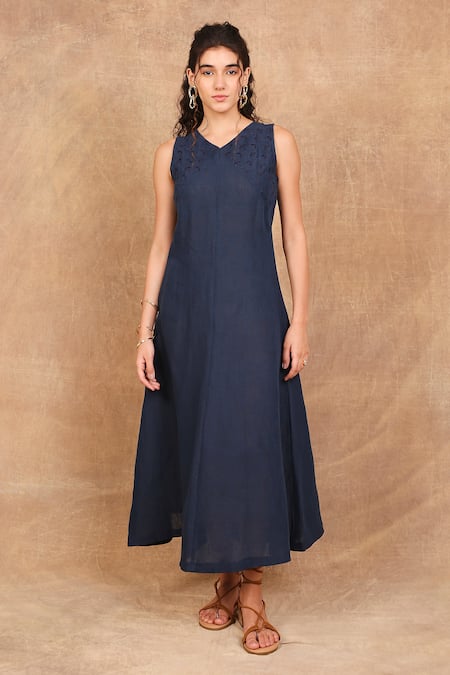 Shop The Right Cut Blue Linen Embroidery V-neck Persian Cutwork Leaf Maxi Dress Online at Aza Fashions Shop_The Right Cut_Blue Linen Embroidery V-neck Persian Cutwork Leaf Maxi Dress _Online_at_Aza_Fashions