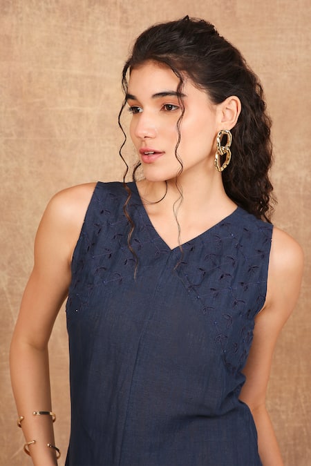 The Right Cut Blue Linen Embroidery V-neck Persian Cutwork Leaf Maxi Dress at Aza Fashions The Right Cut_Blue Linen Embroidery V-neck Persian Cutwork Leaf Maxi Dress _at_Aza_Fashions