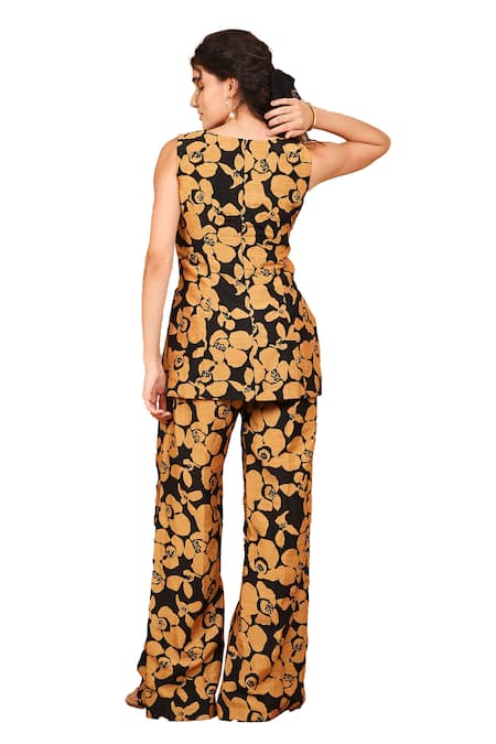 The Right Cut Black Linen, Silk Round Neck Abstract Florets Printed Top And Pant Co-ord Set Online at Aza Fashions The Right Cut_Black Linen, Silk Round Neck Abstract Florets Printed Top And Pant Co-ord Set _Online_at_Aza_Fashions