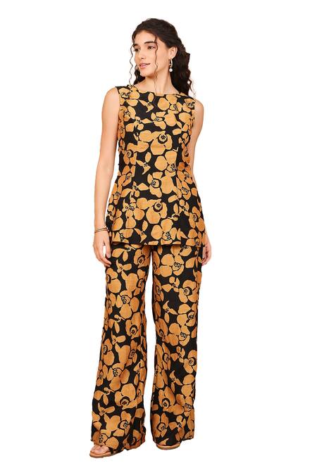 Buy The Right Cut Black Linen, Silk Round Neck Abstract Florets Printed Top And Pant Co-ord Set Online at Aza Fashions Buy_The Right Cut_Black Linen, Silk Round Neck Abstract Florets Printed Top And Pant Co-ord Set _Online_at_Aza_Fashions