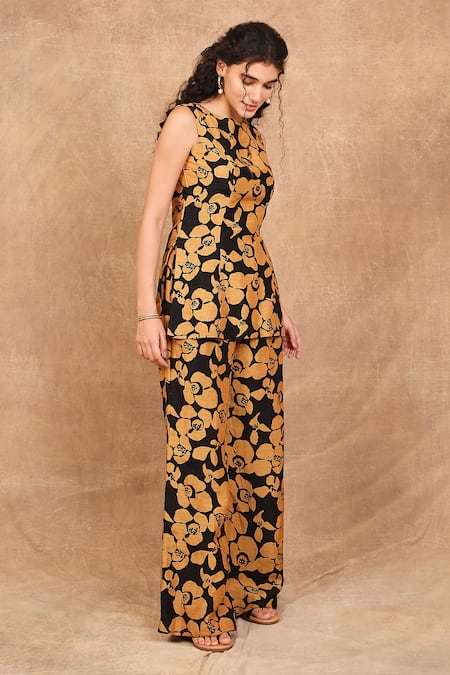 Shop The Right Cut Black Linen, Silk Round Neck Abstract Florets Printed Top And Pant Co-ord Set Online at Aza Fashions Shop_The Right Cut_Black Linen, Silk Round Neck Abstract Florets Printed Top And Pant Co-ord Set _Online_at_Aza_Fashions