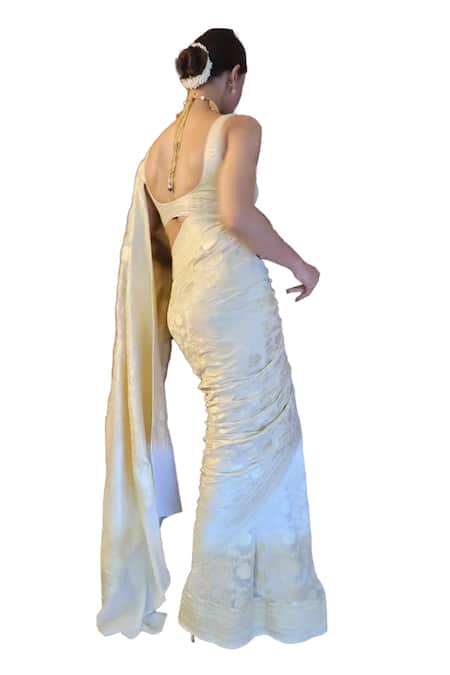 Zal From Benaras_Cream Georgette, Handloom Flower Vine Pattern Saree With Unstitched Blouse Piece _at_Aza_Fashions