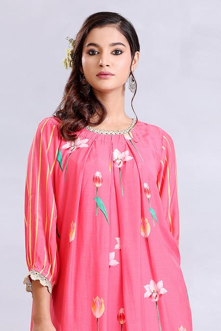 Radhika Jindal Pink Cotton, Silk Lace Round Neck Floral Pattern Edged Kurta Pant Set at Aza Fashions Radhika Jindal_Pink Cotton, Silk Lace Round Neck Floral Pattern Edged Kurta Pant Set_at_Aza_Fashions