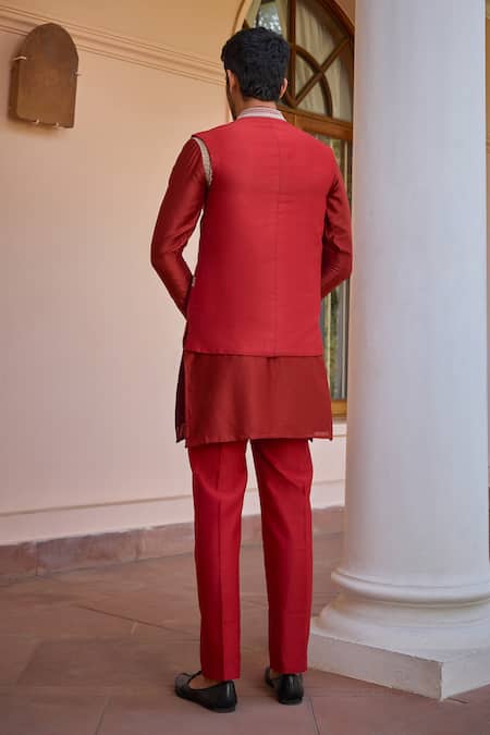 ISHA GUPTA TAYAL Embroidered Bundi Kurta Set 