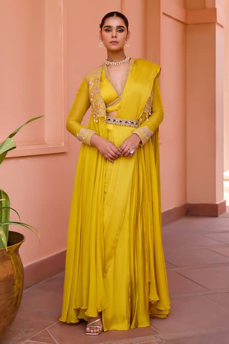 Isha Gupta Tayal Yellow Saree And Top Satin Qurbat Pre-draped Set With Cape 