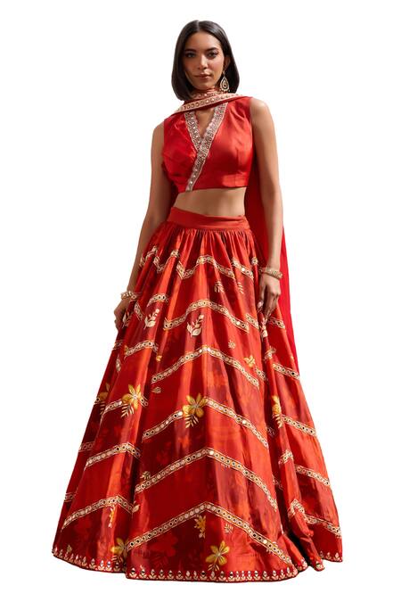 ISHA GUPTA TAYAL Red Satin, Organza, Silk Embroidery, Mirrors Shringar Floral Print Lehenga Set at Aza Fashions ISHA GUPTA TAYAL_Red Satin, Organza, Silk Embroidery, Mirrors Shringar Floral Print Lehenga Set _at_Aza_Fashions