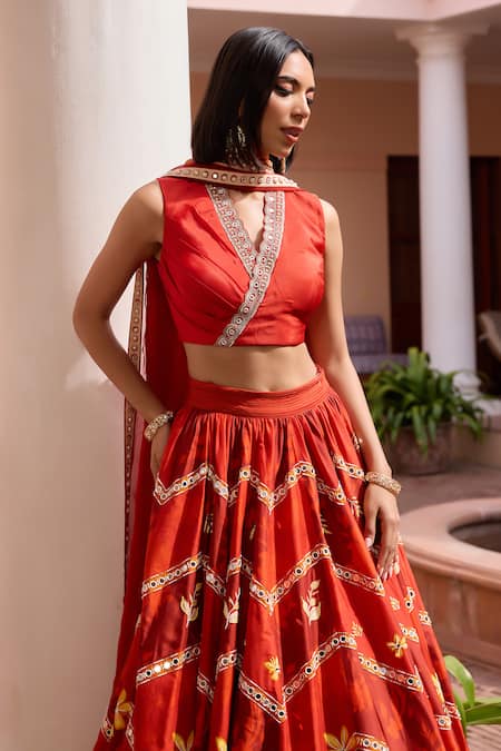 Buy ISHA GUPTA TAYAL Red Satin, Organza, Silk Embroidery, Mirrors Shringar Floral Print Lehenga Set Buy_ISHA GUPTA TAYAL_Red Satin, Organza, Silk Embroidery, Mirrors Shringar Floral Print Lehenga Set