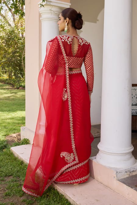 ISHA GUPTA TAYAL Apsara Border Embroidered Saree Set 